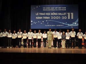 Vietnamese students win Odon Vallet scholarships - ảnh 1